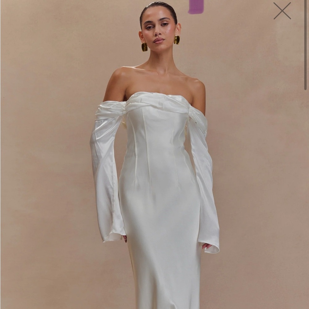 Meshki Off-Shoulder White Long Sleeve Dress